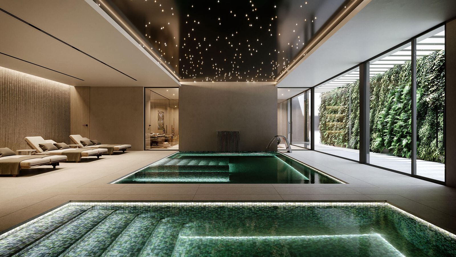 Modern indendørs pool med store vinduer og udsigt til udendørs.